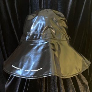 Wide-brimmed Rain Hat